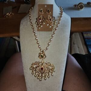BOLLYWOOD INDIAN ORNATE NECKLACE AND EARRINGS COMBO SET